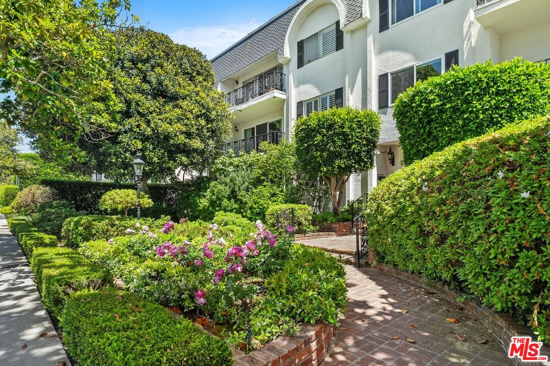 404 San Vicente Blvd Unit: 201
