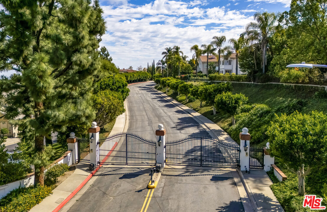 12608 Promontory Rd
