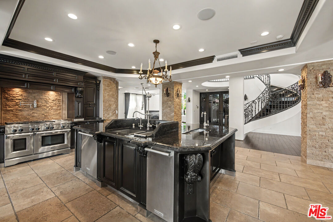 12608 Promontory Rd