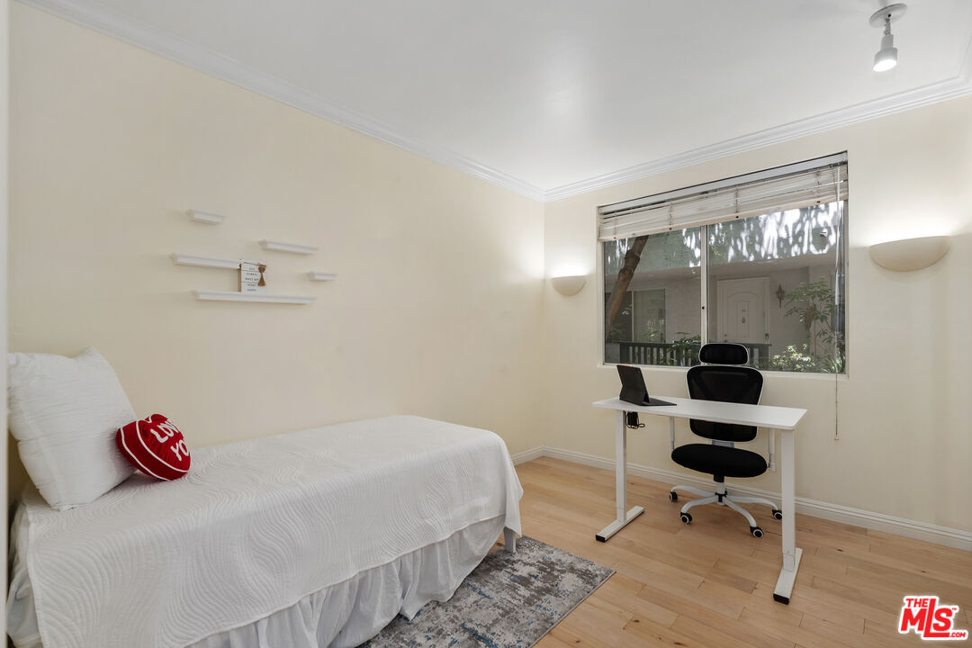 1375 Kelton Ave Unit: 104