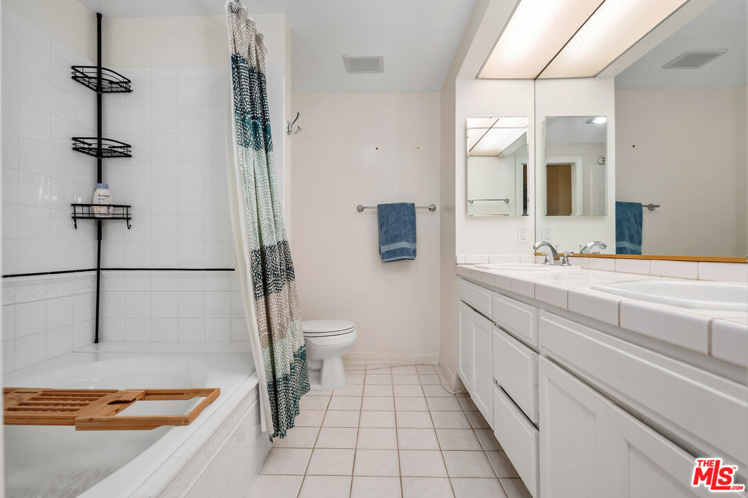 1375 Kelton Ave Unit: 104