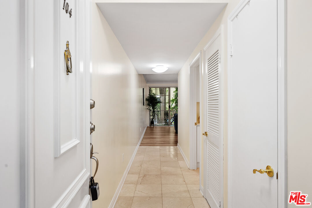 1375 Kelton Ave Unit: 104