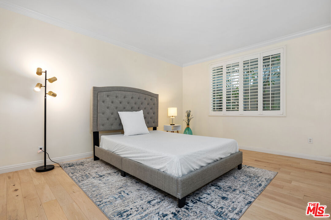 1375 Kelton Ave Unit: 104