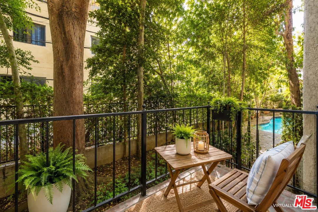 1375 Kelton Ave Unit: 104