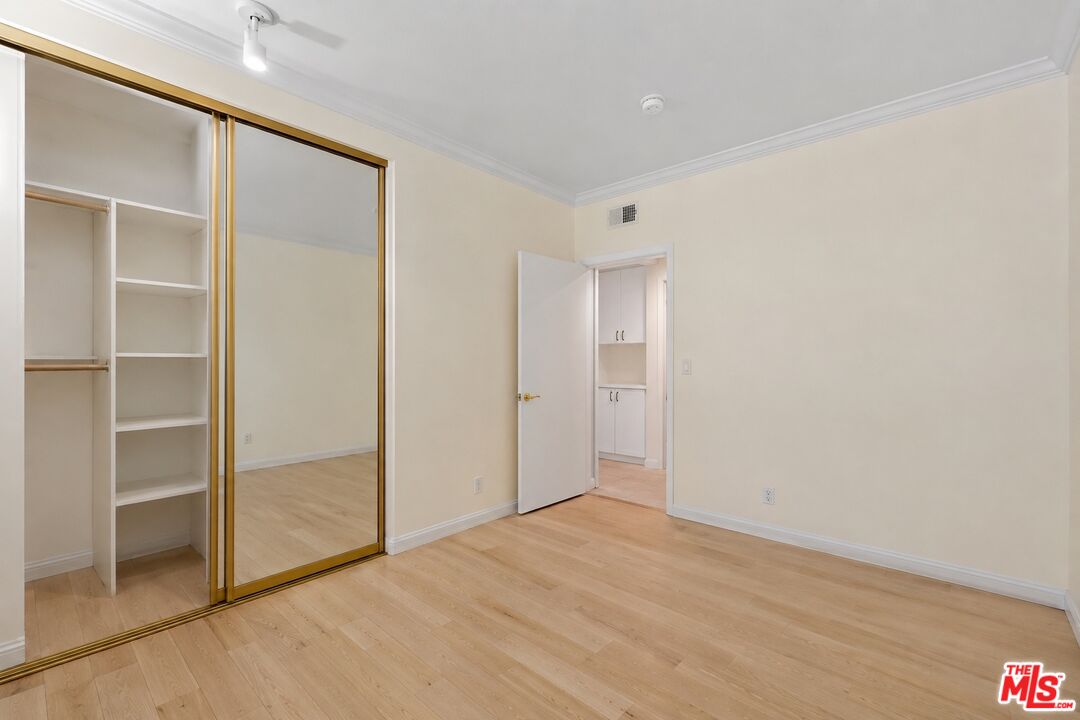 1375 Kelton Ave Unit: 104
