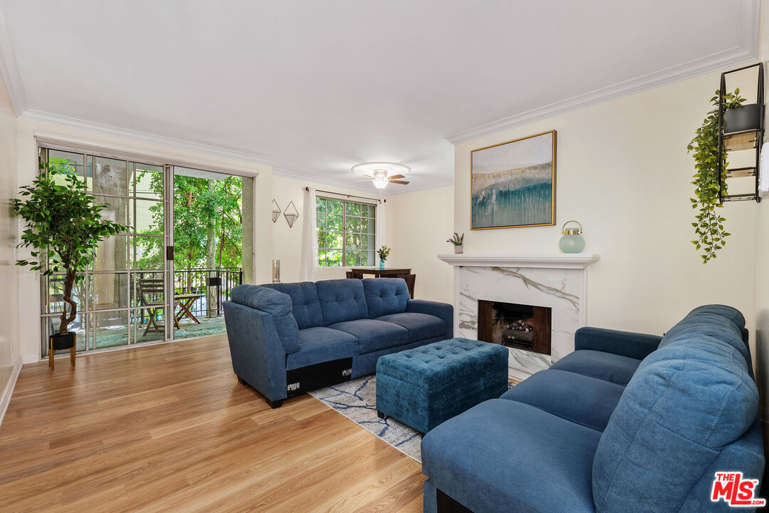 1375 Kelton Ave Unit: 104