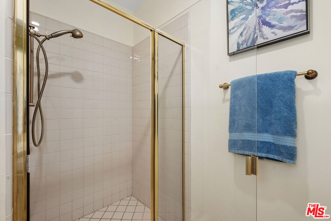 1375 Kelton Ave Unit: 104