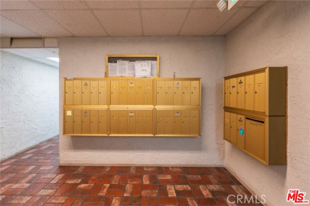 1375 Kelton Ave Unit: 104