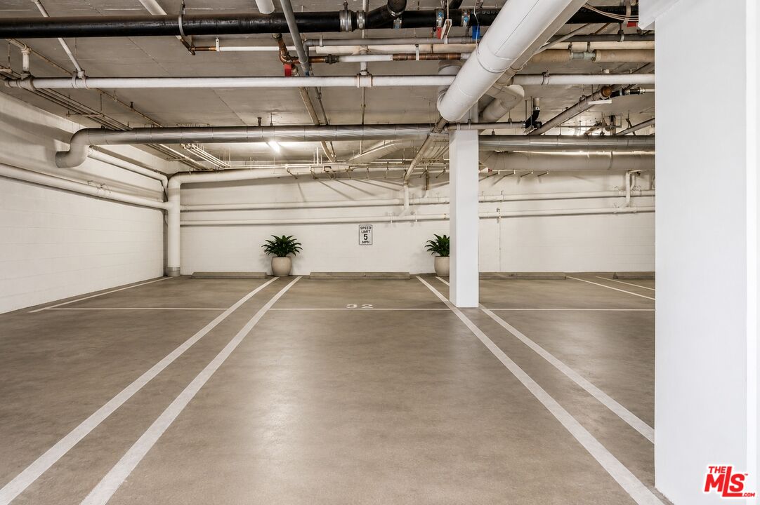 1375 Kelton Ave Unit: 104