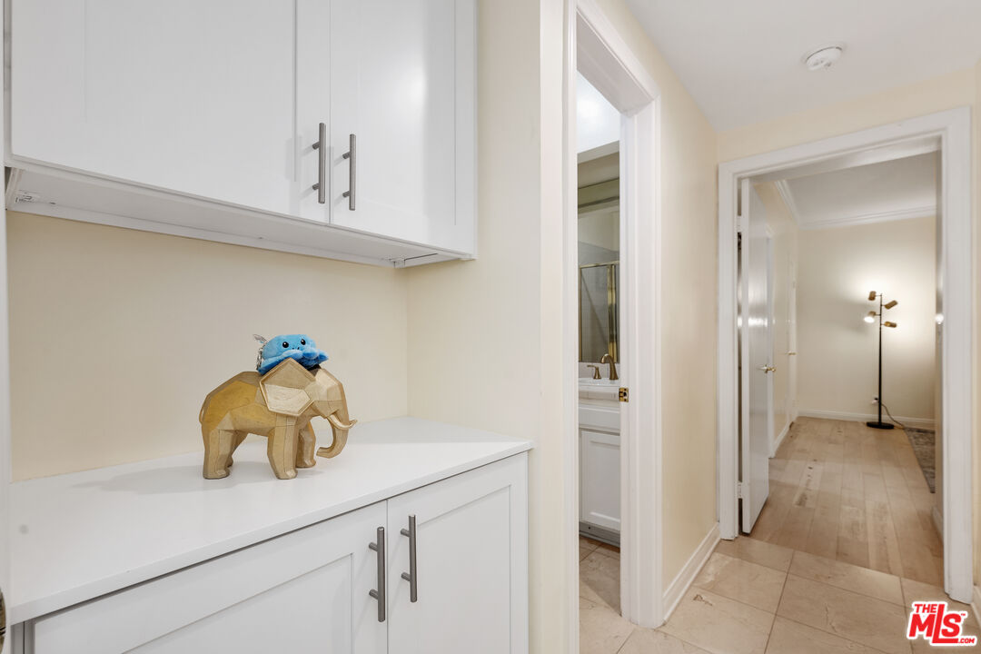 1375 Kelton Ave Unit: 104