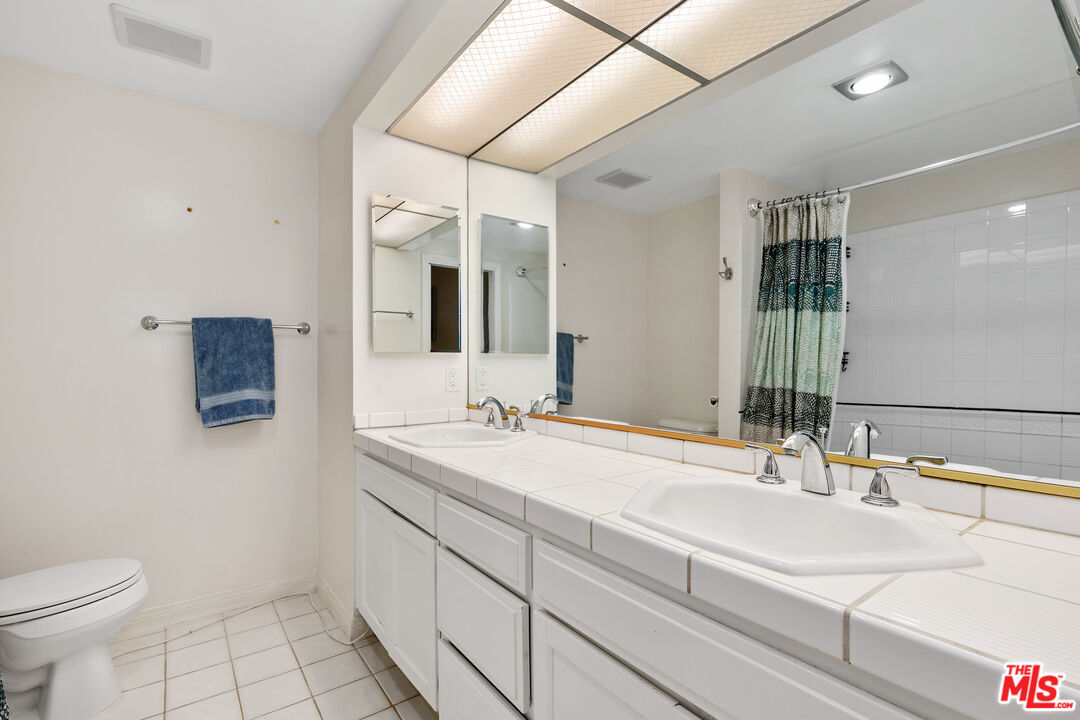 1375 Kelton Ave Unit: 104