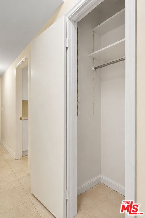1375 Kelton Ave Unit: 104