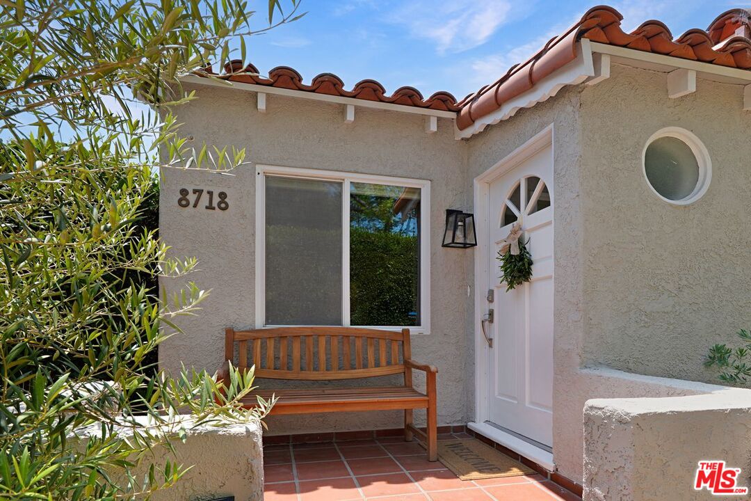 8718 Cadillac Ave