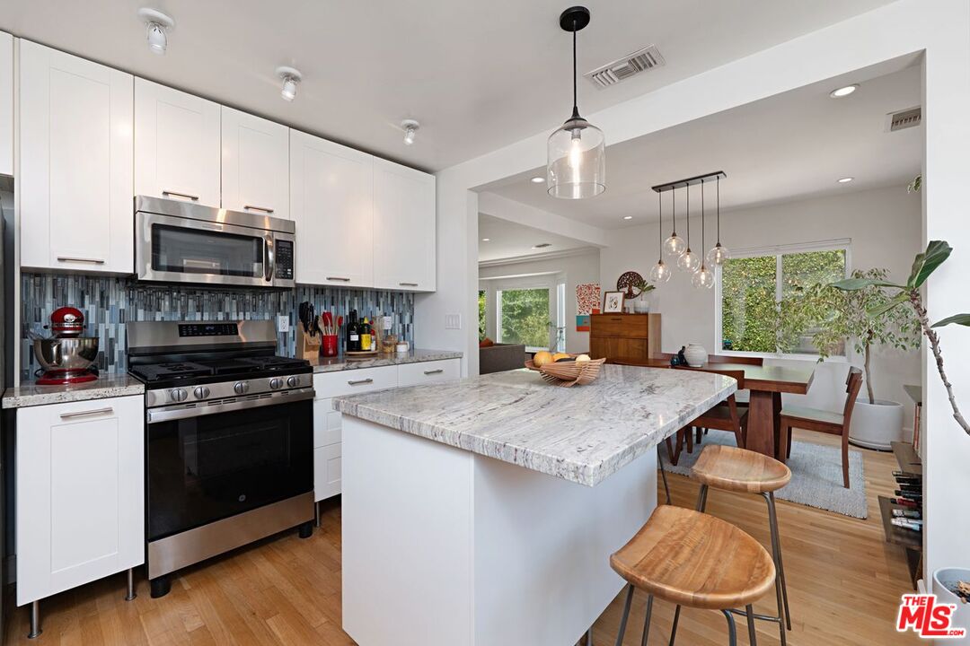 8718 Cadillac Ave