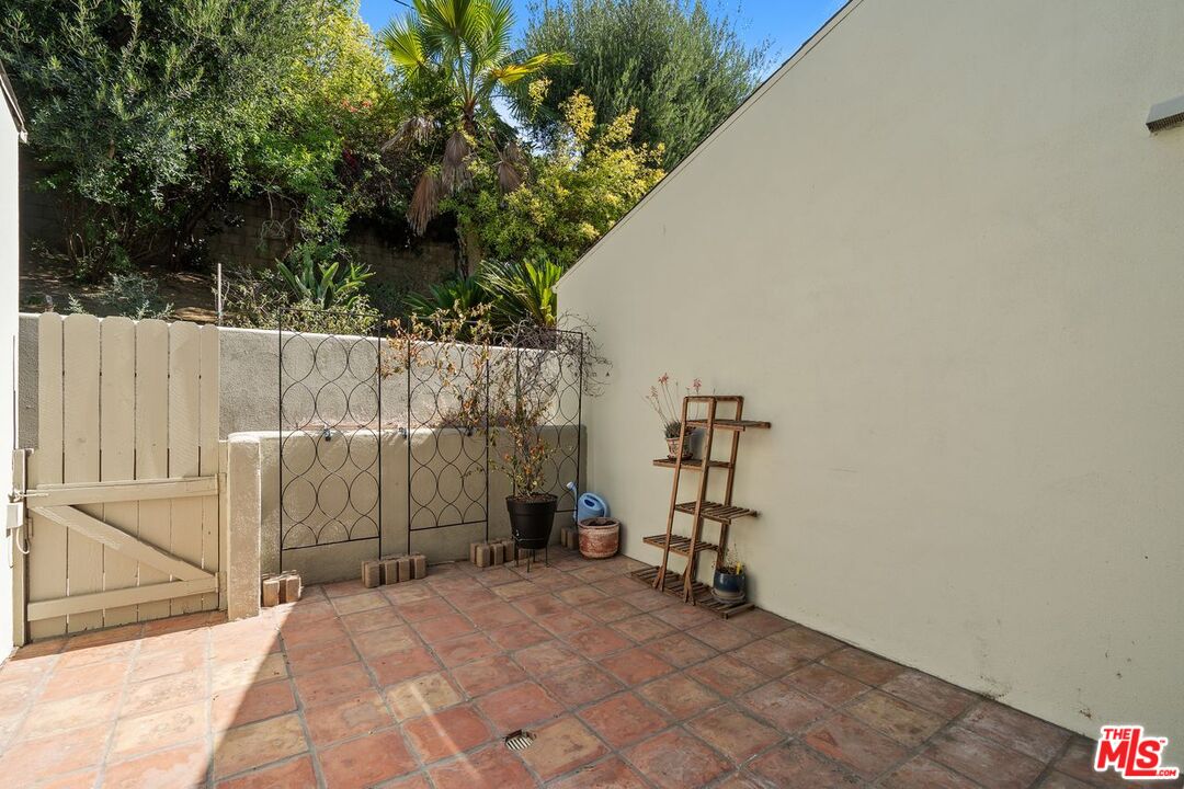 3023 BERKELEY AVE Unit: 8