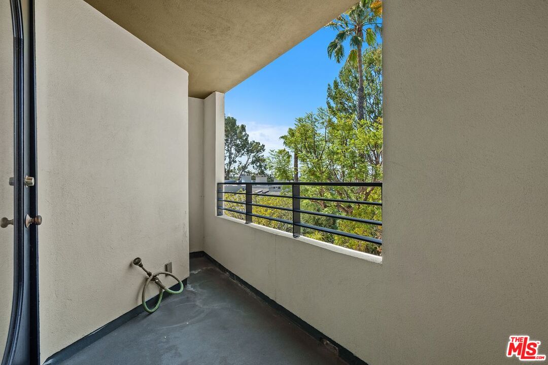 3023 BERKELEY AVE Unit: 8