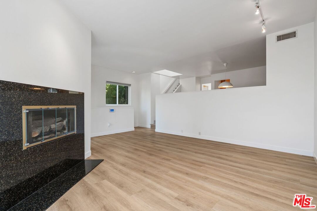 3023 BERKELEY AVE Unit: 8