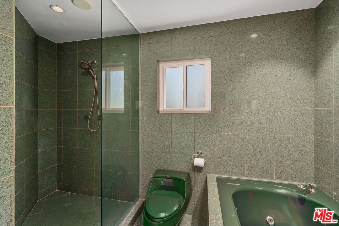 3023 BERKELEY AVE Unit: 8