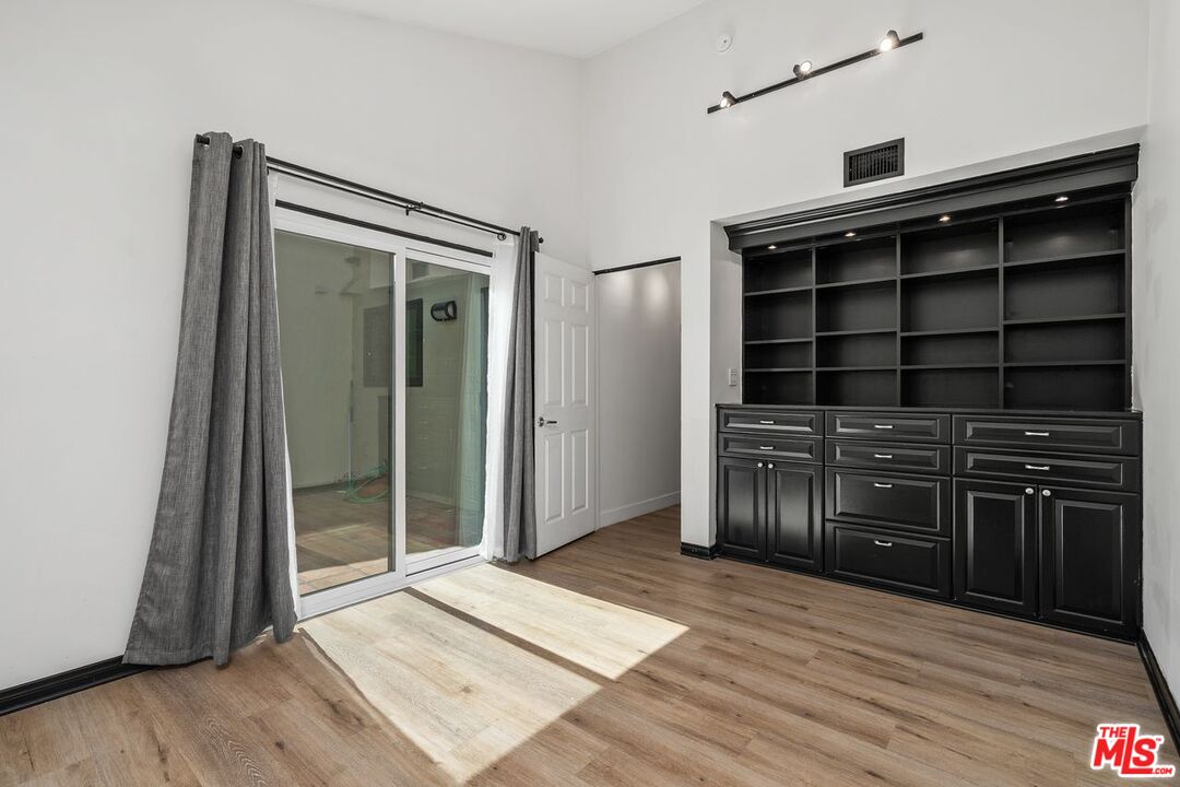 3023 BERKELEY AVE Unit: 8
