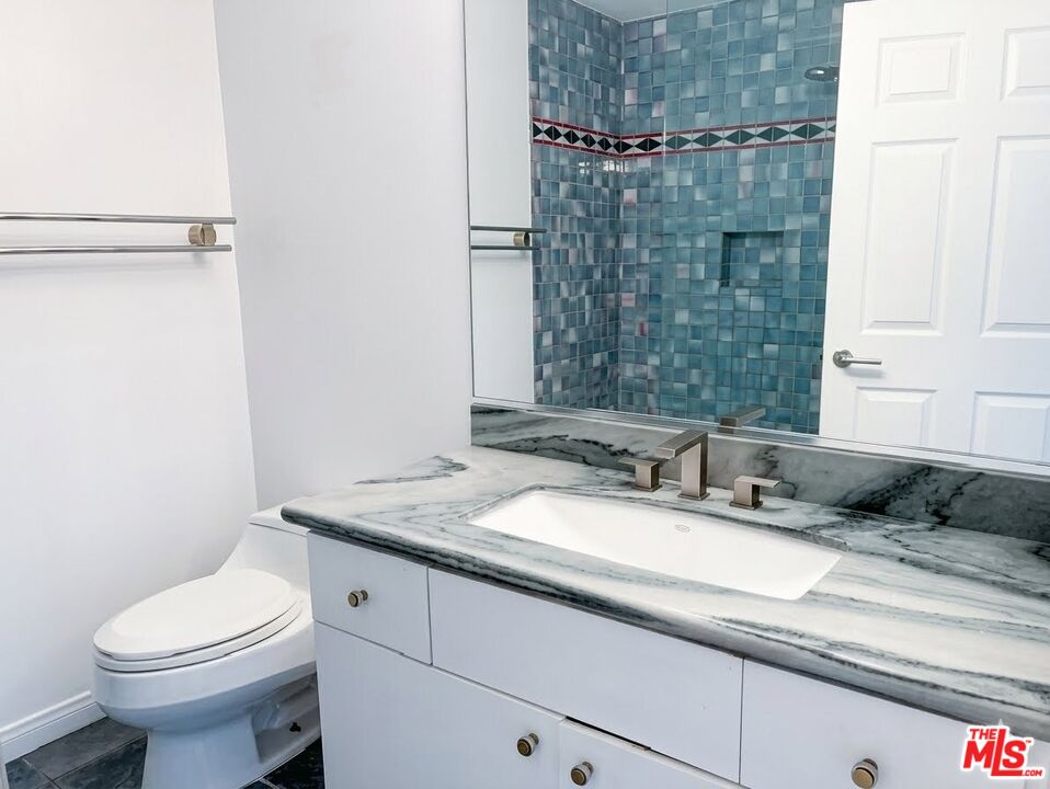 3023 BERKELEY AVE Unit: 8
