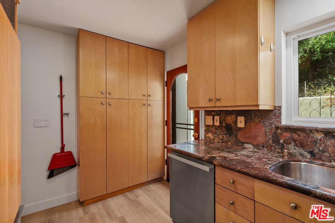 3023 BERKELEY AVE Unit: 8