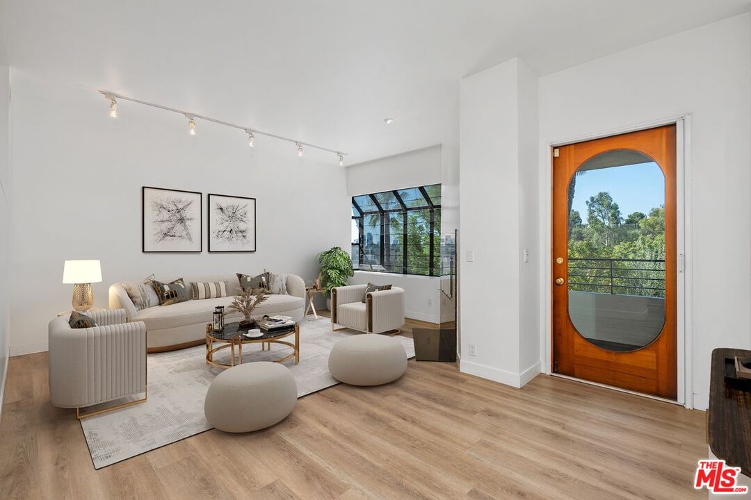 3023 BERKELEY AVE Unit: 8