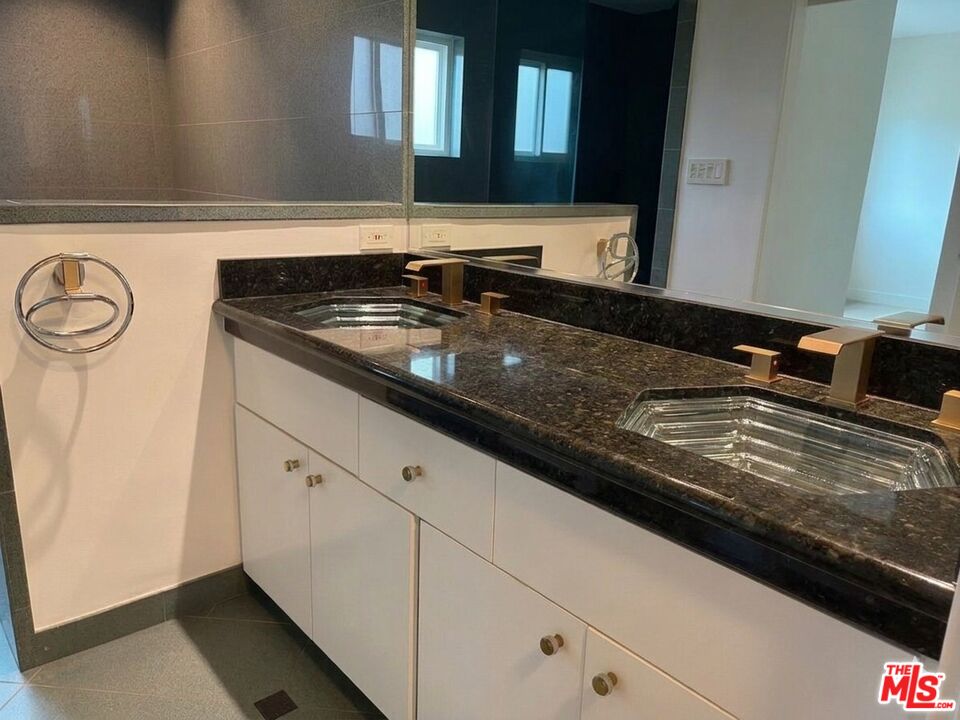 3023 BERKELEY AVE Unit: 8