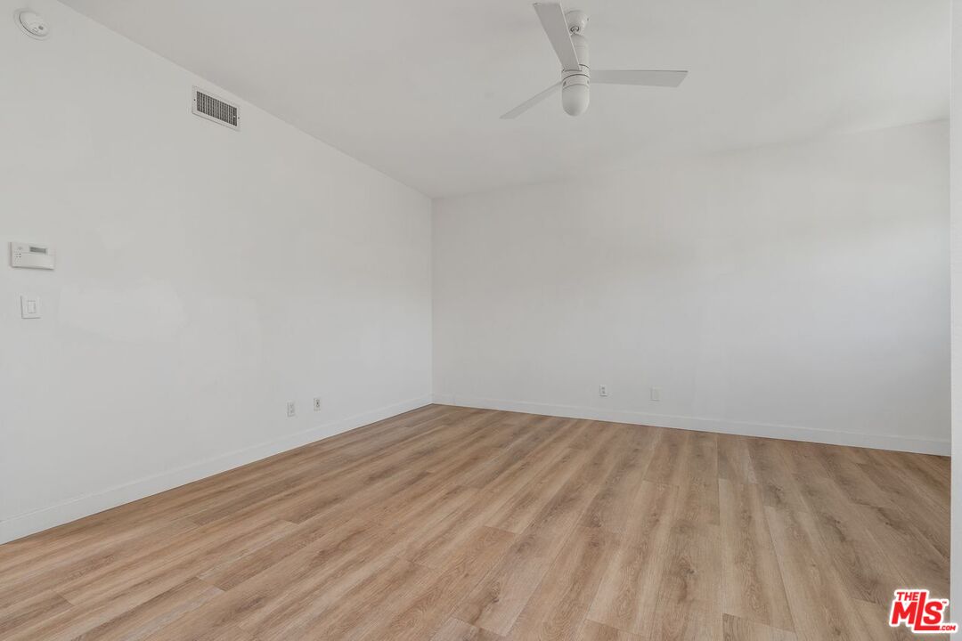 3023 BERKELEY AVE Unit: 8
