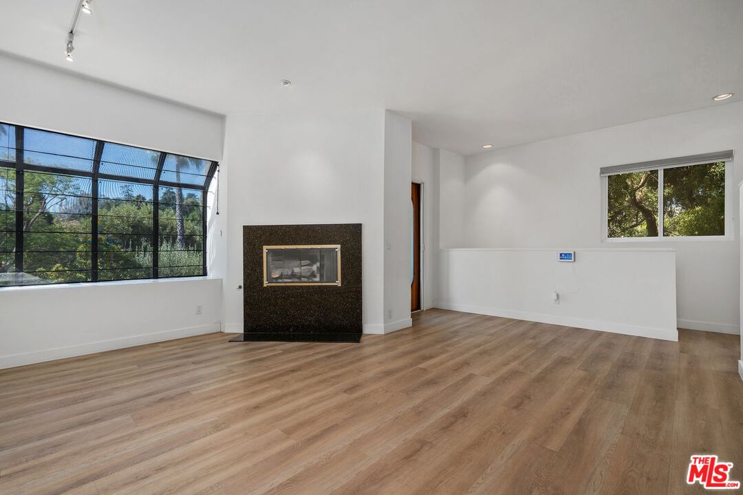 3023 BERKELEY AVE Unit: 8