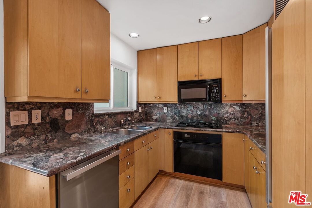 3023 BERKELEY AVE Unit: 8