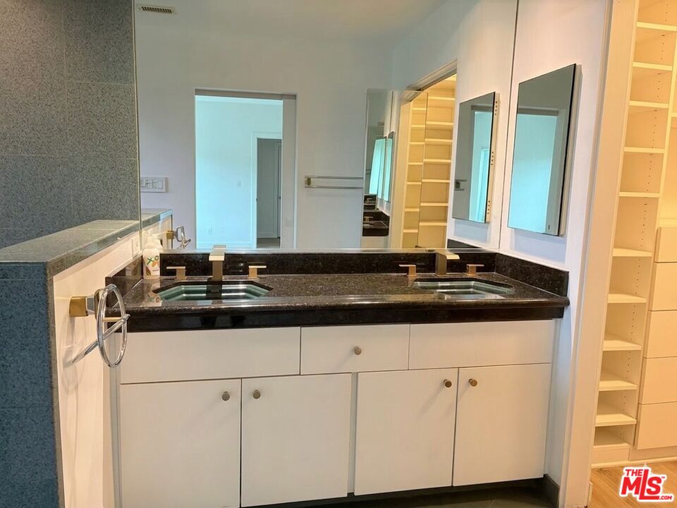 3023 BERKELEY AVE Unit: 8
