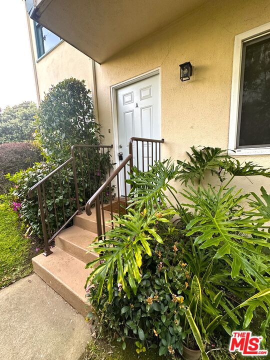 2027 Euclid St Unit: A