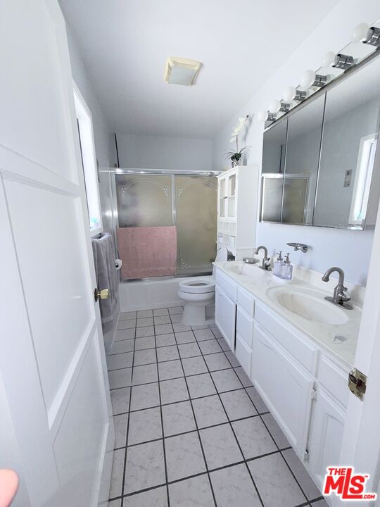 8708 Cadillac Ave