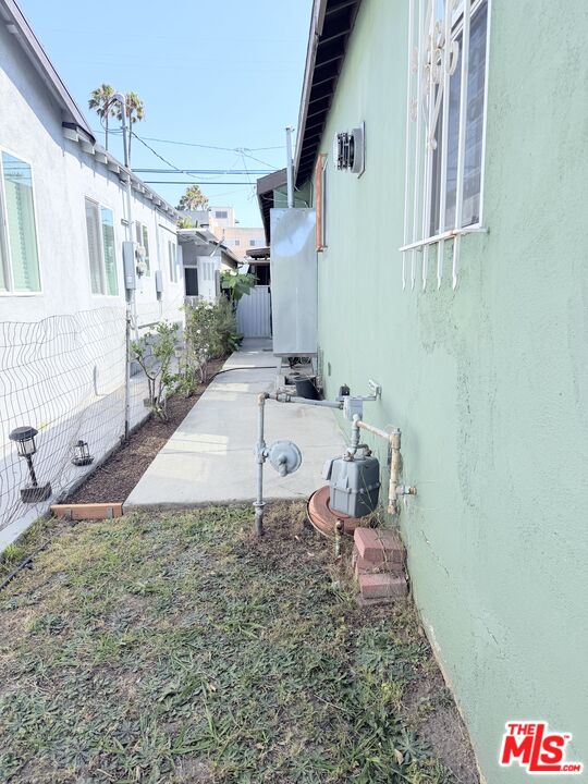 8708 Cadillac Ave