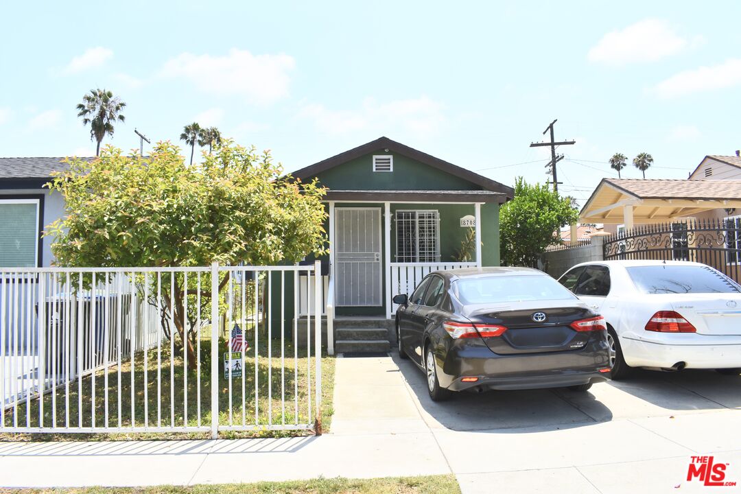 8708 Cadillac Ave
