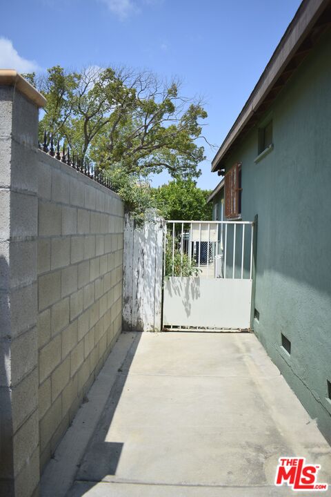 8708 Cadillac Ave