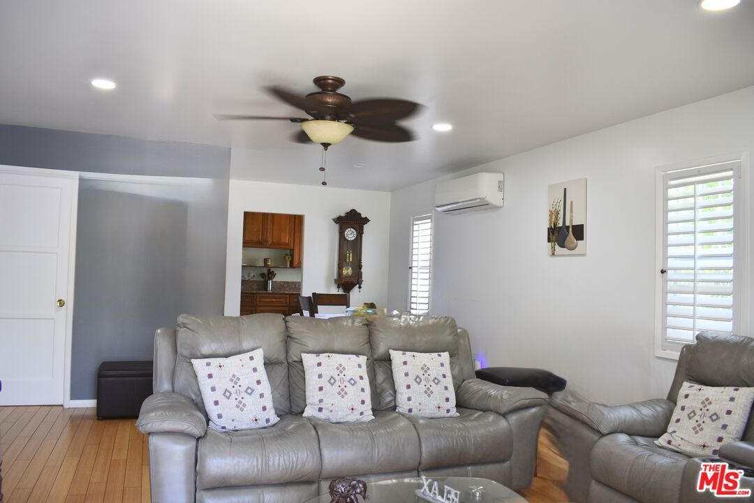 8708 Cadillac Ave