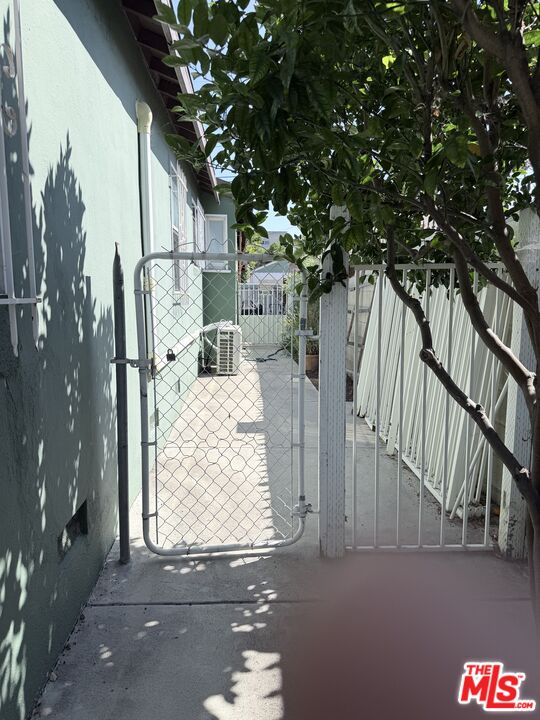 8708 Cadillac Ave