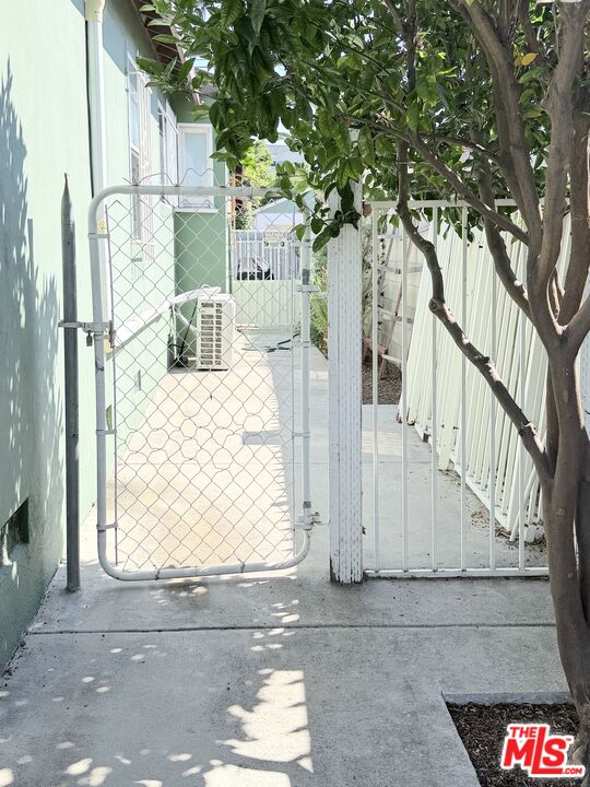 8708 Cadillac Ave