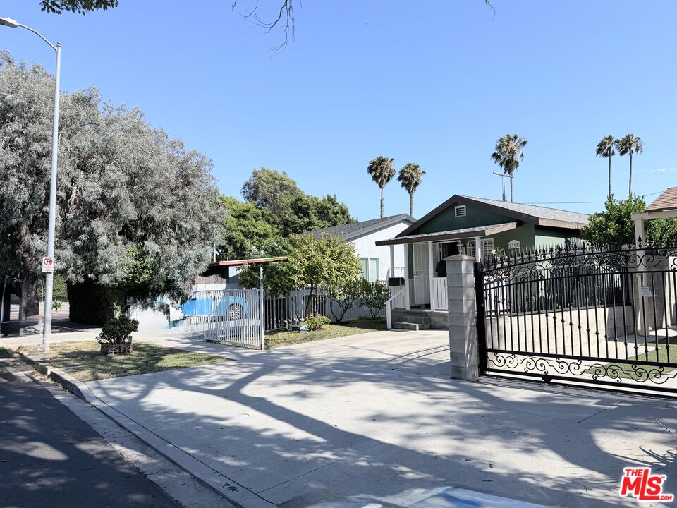 8708 Cadillac Ave