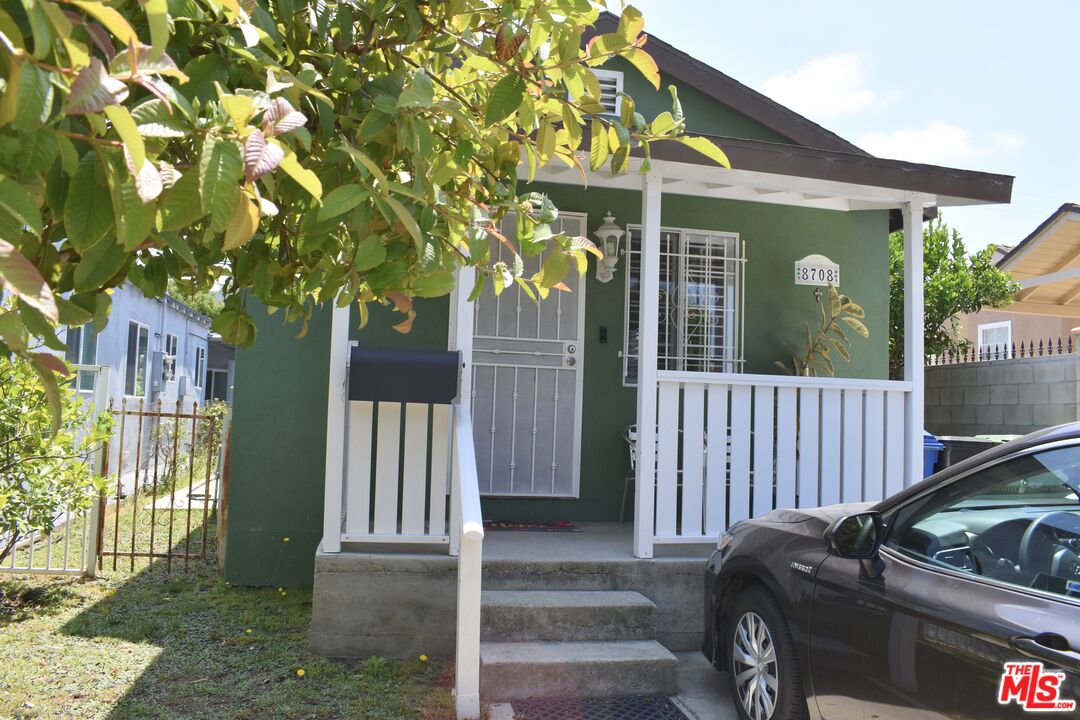8708 Cadillac Ave