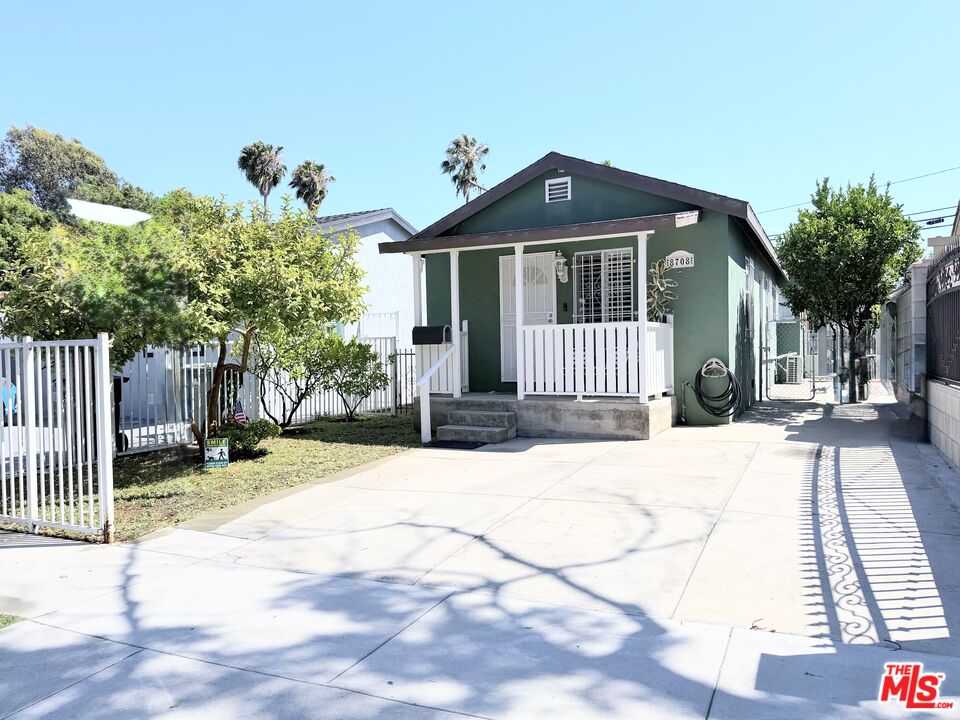 8708 Cadillac Ave