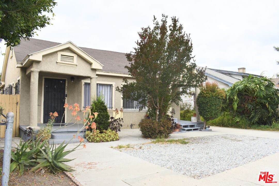 3973 S Van Ness Ave