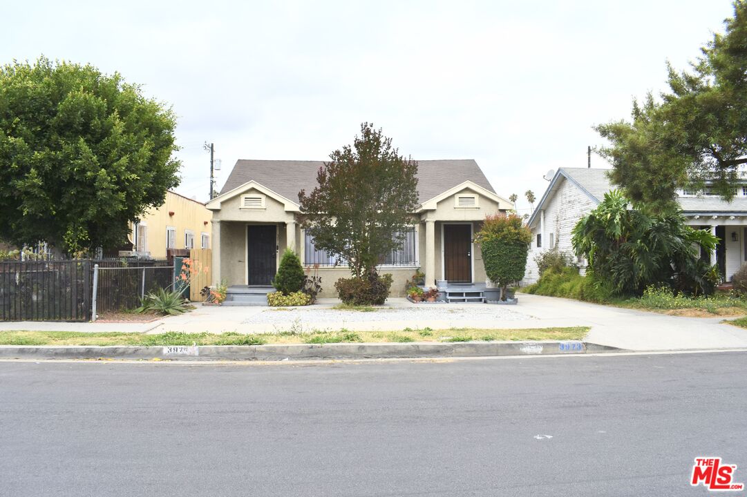 3973 S Van Ness Ave