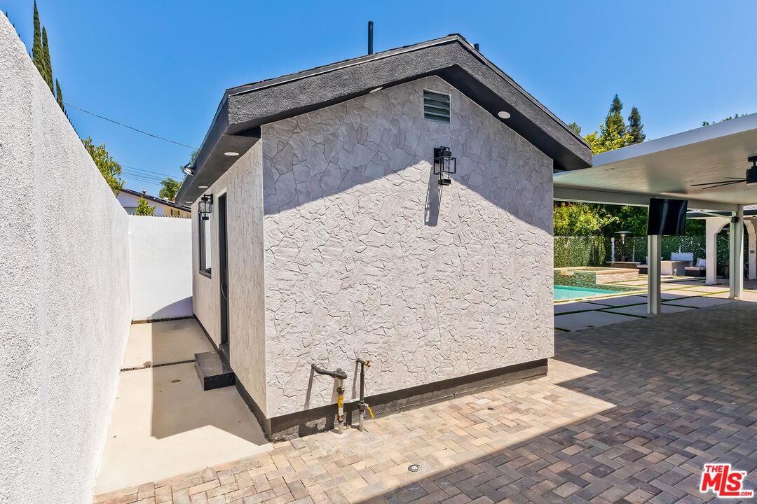 5170 Gloria Ave