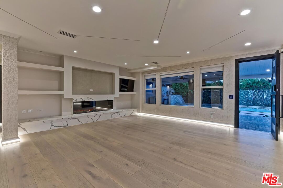5170 Gloria Ave