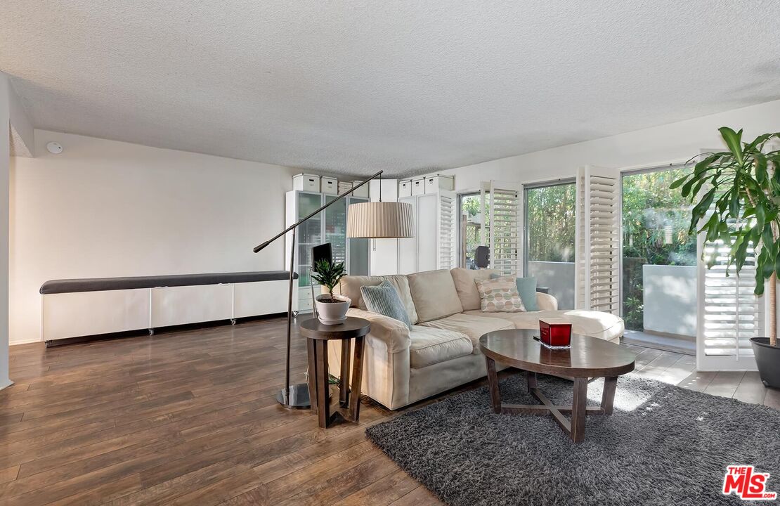 4445 Cartwright Ave Unit: 310