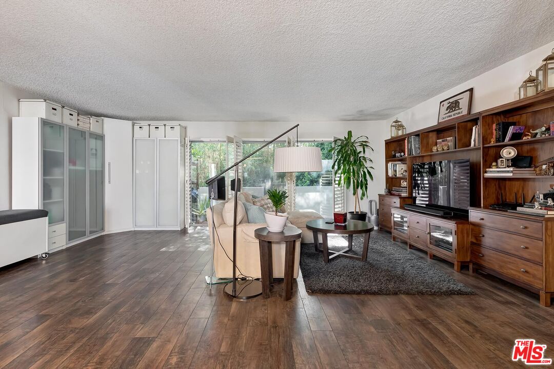 4445 Cartwright Ave Unit: 310