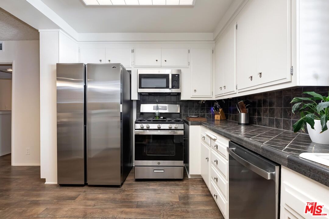 4445 Cartwright Ave Unit: 310