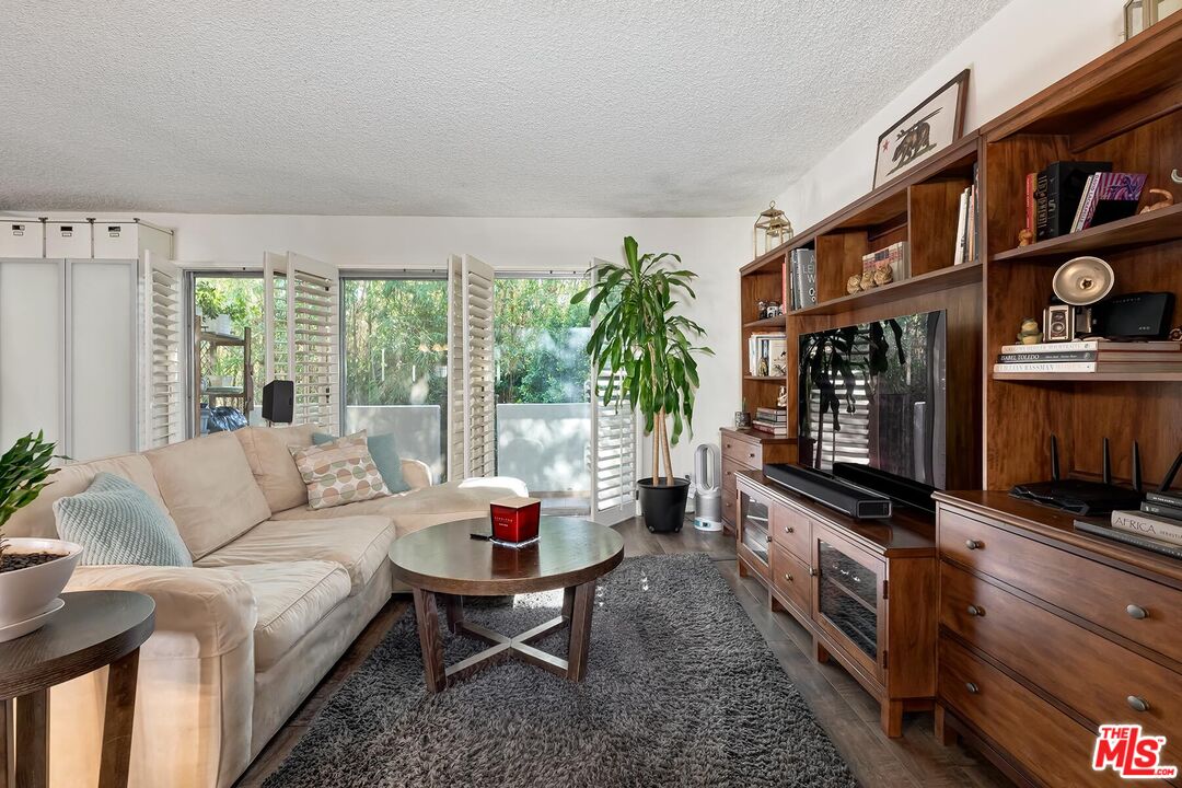 4445 Cartwright Ave Unit: 310